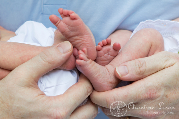 newborn photography, twins, chattanooga, tn, portraits, "christine lewis photography", baby, daddy's arms, toes