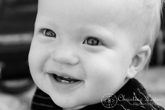 1 year old, children photo shoot, portraits, professional, pictures, &quot;christine lewis photography&quot;, chattanooga, tn, tennessee, main st, graffiti house, &quot;black and white&quot;
