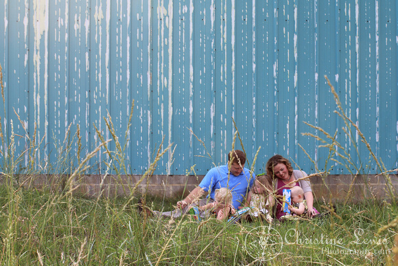 family portrait photography, chattanooga, tennessee, blue, girls, little kids, professional, outdoor, country, rural, barn, metal, high grass, reading