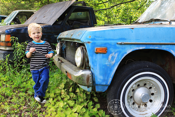 children photo shoot, professional, portraits, pictures, chattanooga, tennessee, tn, &quot;christine lewis photography&quot;, junkyard, vintage, antique cars, 3 years old, boy, playing, blue, green, smile