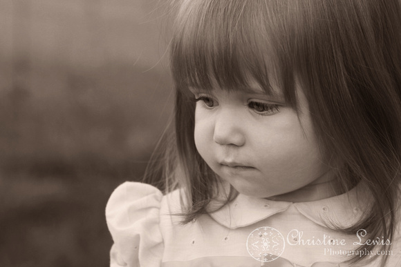 2 year old, girl, professional portrait, outdoor, chattanooga, tn, photographs, pictures, monochrome, sepia