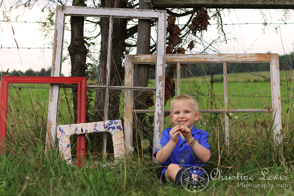 frames, field, country, outdoor, 4 year old, photo shoot, pictures, professional, portrait, chattanooga, tn, tennessee