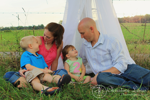 family, outdoor, natural, field, country, fence, portrait, professional, chattanooga, tn, tennessee, photographs, pictures, canopy, suckers, lifestyle, playing, lollipop, backlit