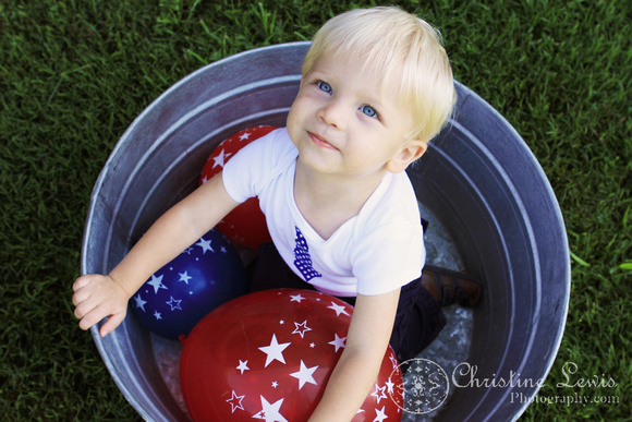 child, portraits, professional, chattanooga, tn, tennessee, patriotic, red, white, blue, 2 year old, blonde, boy, pictures, photographs, balloons, tie, tub