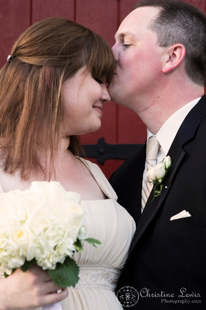 Weddng Chapel of Chattanooga, professional photography, photographer, posed pictures, bride and groom, kiss on the forehead, red door