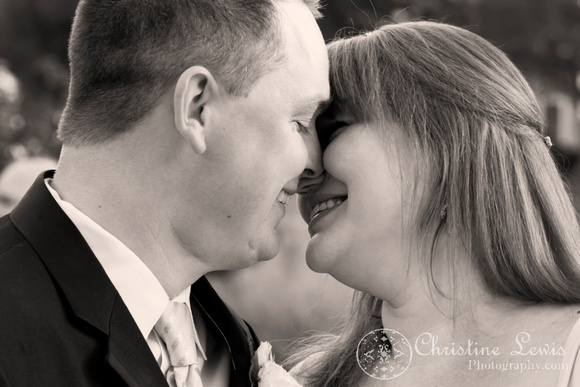 Weddng Chapel of Chattanooga, professional photography, photographer, posed pictures, sweet, kiss, black and white, bride and groom