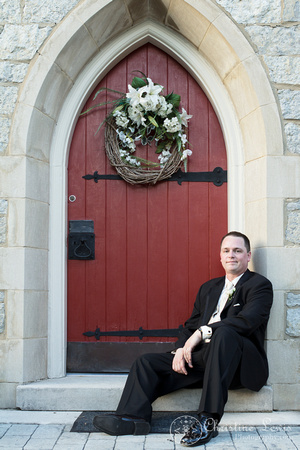 Weddng Chapel of Chattanooga, professional photography, photographer, posed pictures, groom, red door