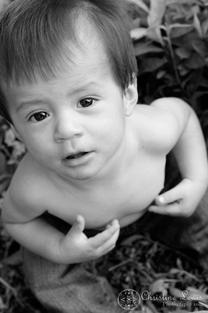 one year old, boy, black and white, chattanooga, tennessee, pikeville, professional, child pictures, photography, looking up