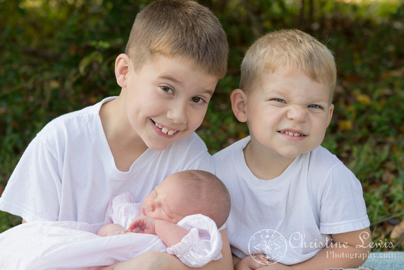 newborn session, chattanooga, tn, professional, christine lewis photography, soddy daisy, tennessee, brothers, smiling, outdoor