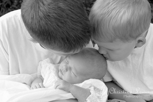 newborn session, chattanooga, tn, professional, christine lewis photography, soddy daisy, tennessee, brothers, kissing, outdoor, black and white
