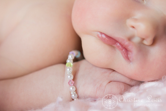 newborn session, chattanooga, tn, professional, christine lewis photography, soddy daisy, tennessee, classic, pink, bracelet, details