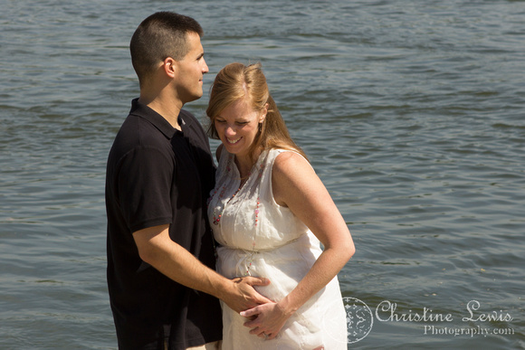 maternity photo shoot, Chattanooga, TN, downtown, "Christine lewis photography", professional, portrait, laughing, Tennessee river