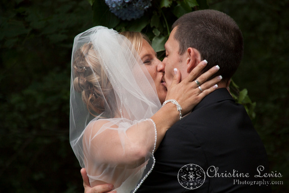 Atlanta wedding, "Christine lewis photography" Chattanooga, TN, professional, bride and groom, ceremony, the kiss