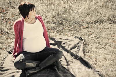maternity, pregnancy, mother, outdoor, on location, lifestyle portraits, photographer, chattanooga, tennessee
