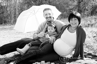 umbrella, family, maternity, 20 month old girl, chattanooga, lifestyle portraits, tennessee, photo shoot, black and white