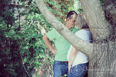 old woolen mill, cleveland, tennessee, tn, maternity, professional photographer, portraits, outdoor, tree, weeping willow, leaning, first time parents, couple