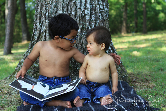 childrens portraits, chattanooga, tennnessee, tn, woods, outdoor, natural, photographs, professional, reading, glasses, brothers