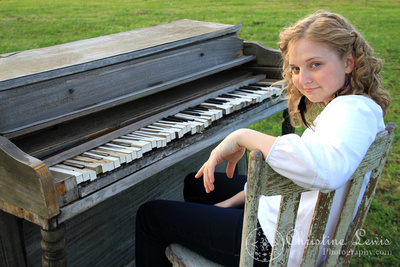 piano, field, senior portraits, home school, chattanooga, tennessee, unique, vintage, photographs, professiona, pictures