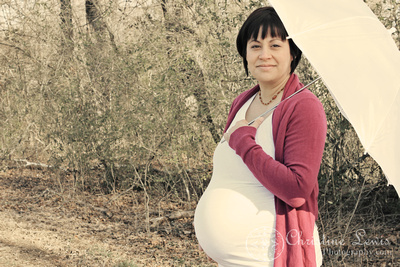 mother, maternity, pregnancy, outdoor, on location, chattanooga, tennessee, lifestyle portraits, photography, mother, umbrella, nature
