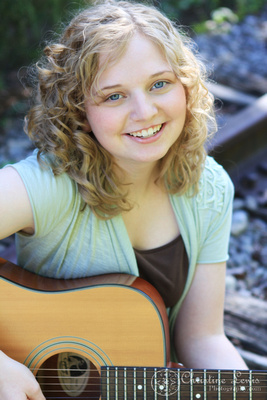 senior portraits, home school, photographs, pictures, christine lewis photography, photographer, chattanooga, tennessee, tn, professional, girl, curly hair, guitar, musician