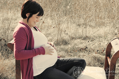 mother, maternity, desaturated, outdoor, on location, lifestyle portrait, chattanooga, tennessee, photographer