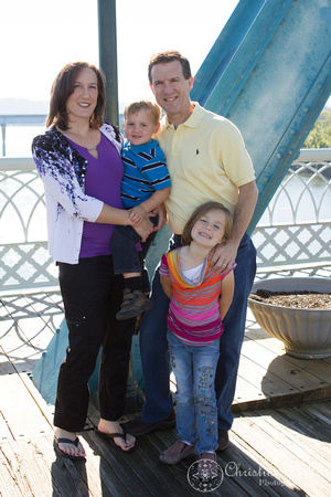 family photo shoot, portrait session, chattanooga, TN, downtown, coolidge park, "Christine Lewis Photography", outdoor, natural, lifestyle photography, walnut st bridge
