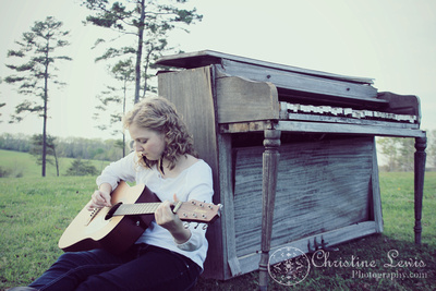 chattanooga, tennessee, senior portraits, home school, photographs, pictures, christine lewis photography, professional, curly hair, blonde, vintage, old piano, guitar, musician, unique
