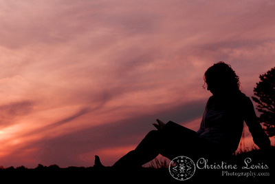 silhouette, sunset, chattanooga, tennessee, senior portrait, professional, photographs, pictures, curls, reading, hill
