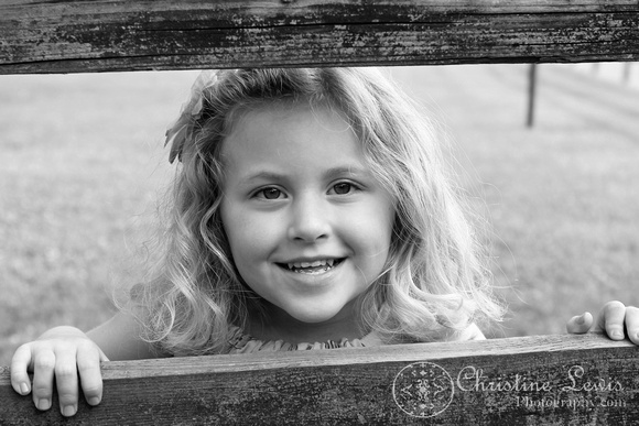family portrait photography, professional, chattanooga, tennessee, tn, rural, outdoor, natural, little girl, fence, black and white