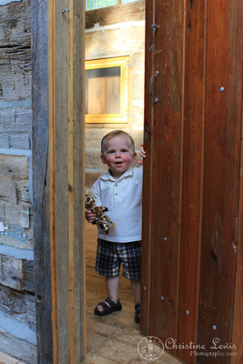 family photography, chattanooga, tennessee, tn, portraits, outdoor, natural, park, playing, peek-a-bo, door, cabin