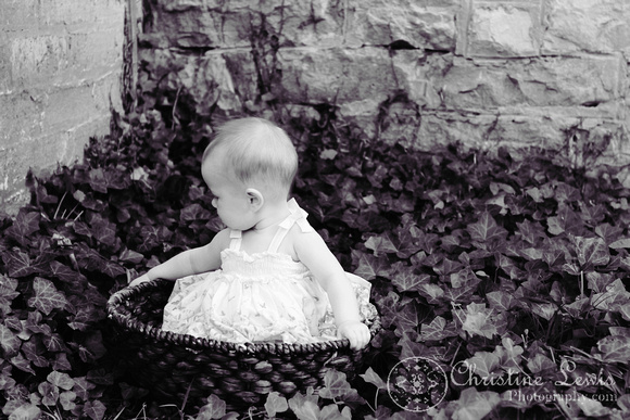 family portraits, professional, south pittsburg, chattanooga, tn, tennessee, 6 month old, girl,  spring, color, outside, natural, photographer, photographs, pictures, vintage, monochrome, basket, ivy